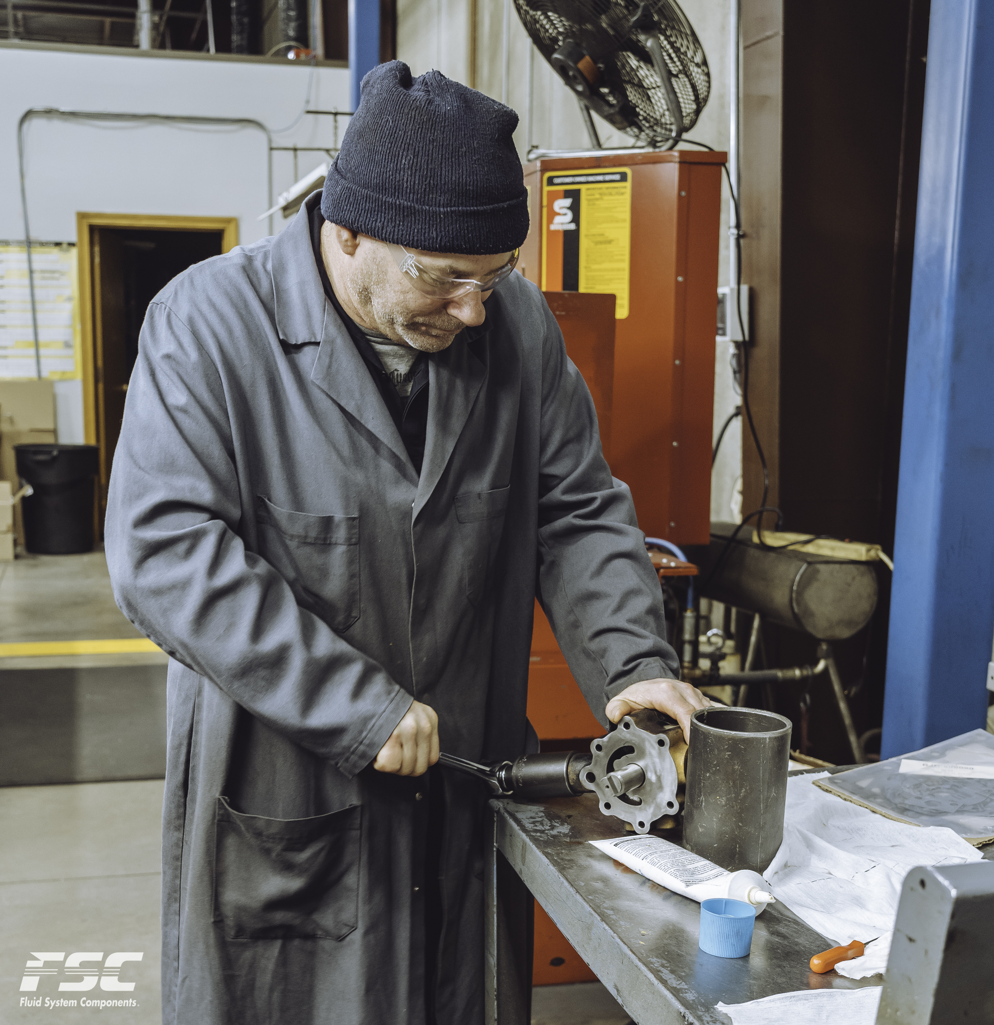 Fluid Power Services: In-House vs Field Service
