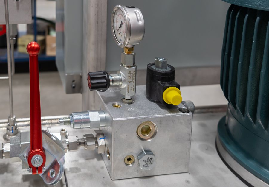 What Does a Hydraulic Manifold Do?